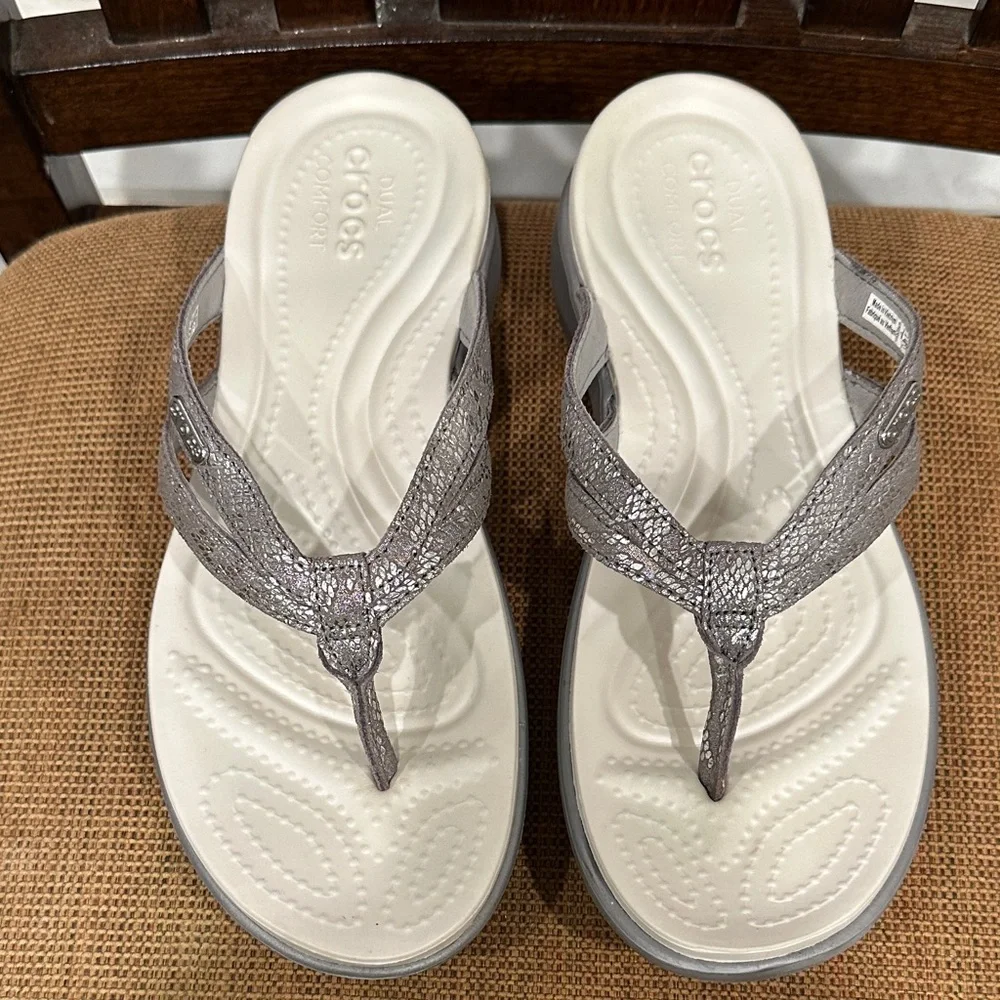 CROCS Women’s Metallic Silver Thong Sandals with White Footbed - Picture 8 of 8